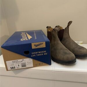 Blundstones